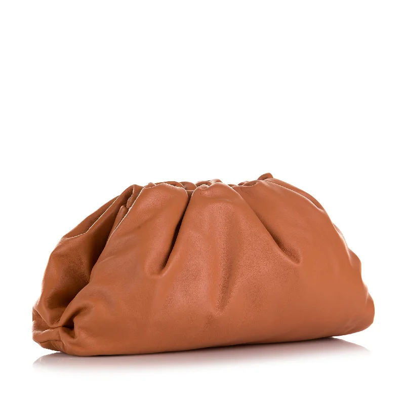 Bottega Veneta bags in earthy tonesBottega Veneta The Pouch Clutch (SHG-G1QHXS)