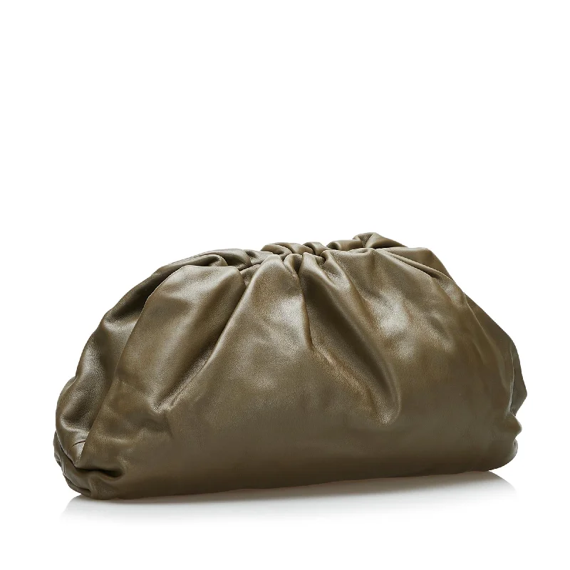 Bottega Veneta bags with drawstring closuresBottega Veneta The Pouch Clutch (SHG-4DriMy)