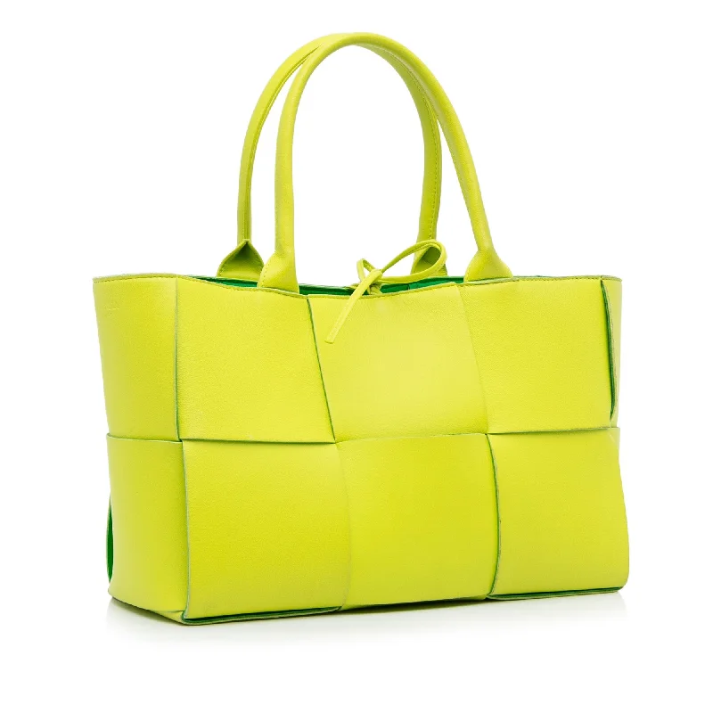 Bottega Veneta bags with transparent panelsGreen Bottega Veneta Maxi Intrecciato Small Arco Tote