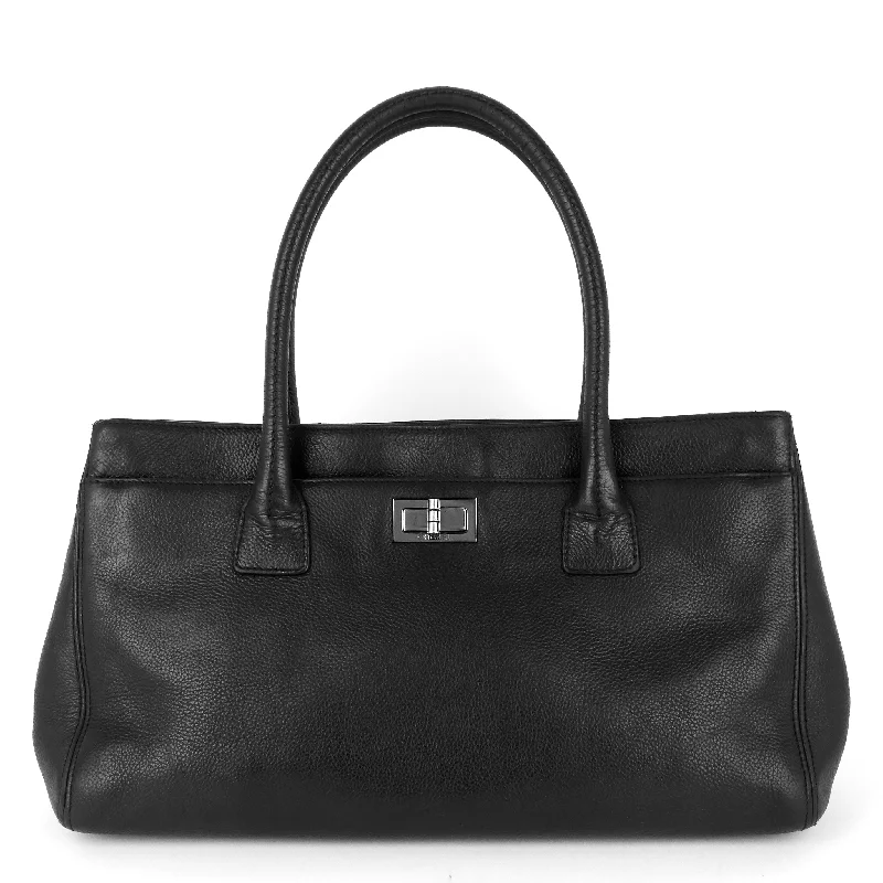 Chanel Black Handbag for Business Meetings2.55 Executive Reissue Cerf Caviar Tote Bag