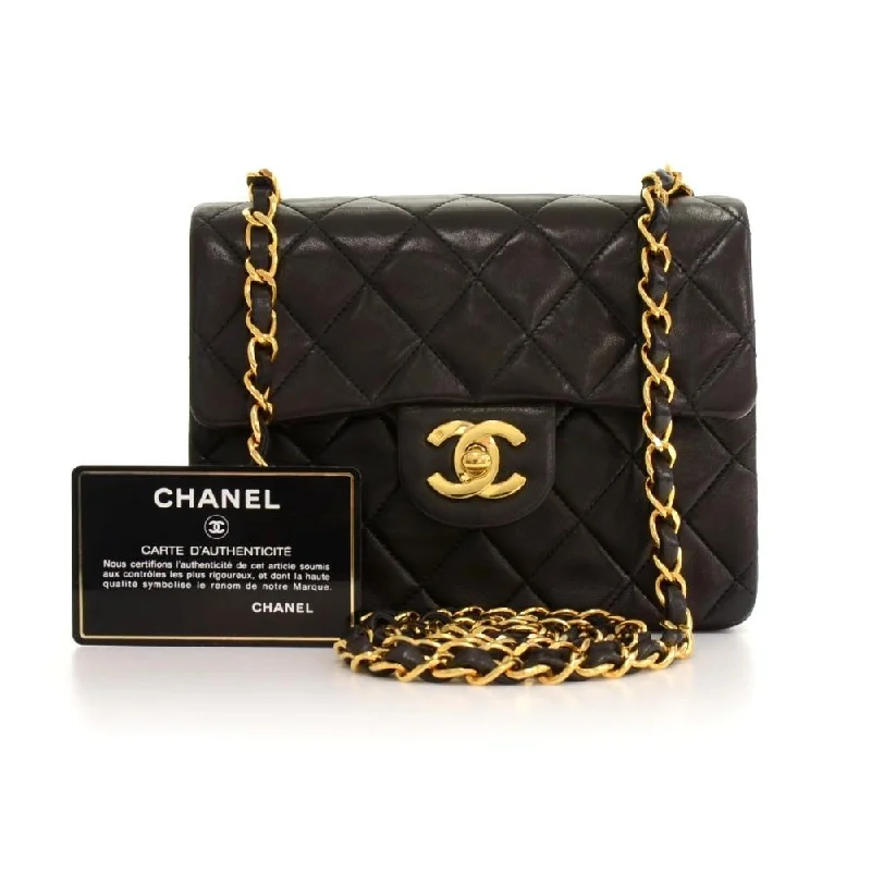 Chanel Lightweight Handbag for Daily ErrandsQuilted Lambskin Leather Bag