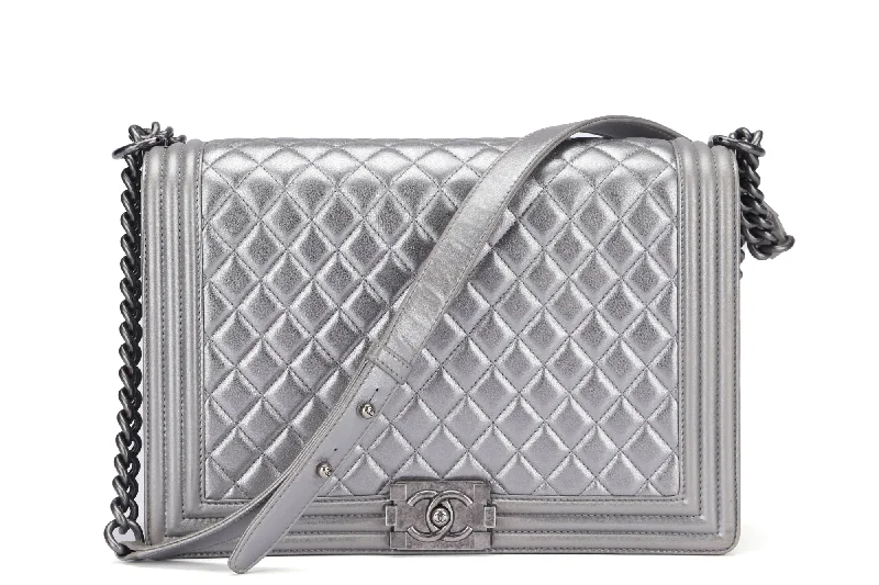 Chanel Lightweight Handbag for Daily ErrandsChanel Le Boy 30cm (1973xxxx) Large Size, Metallic Silver Lambskin Ruthenium Chain, with Card, no Dust Cover