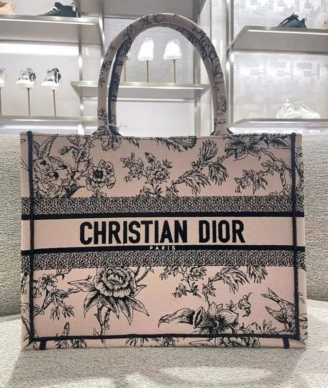 Fashion - forward Christian Dior tote bags for the modern womanChristian Dior  Bags - 3505