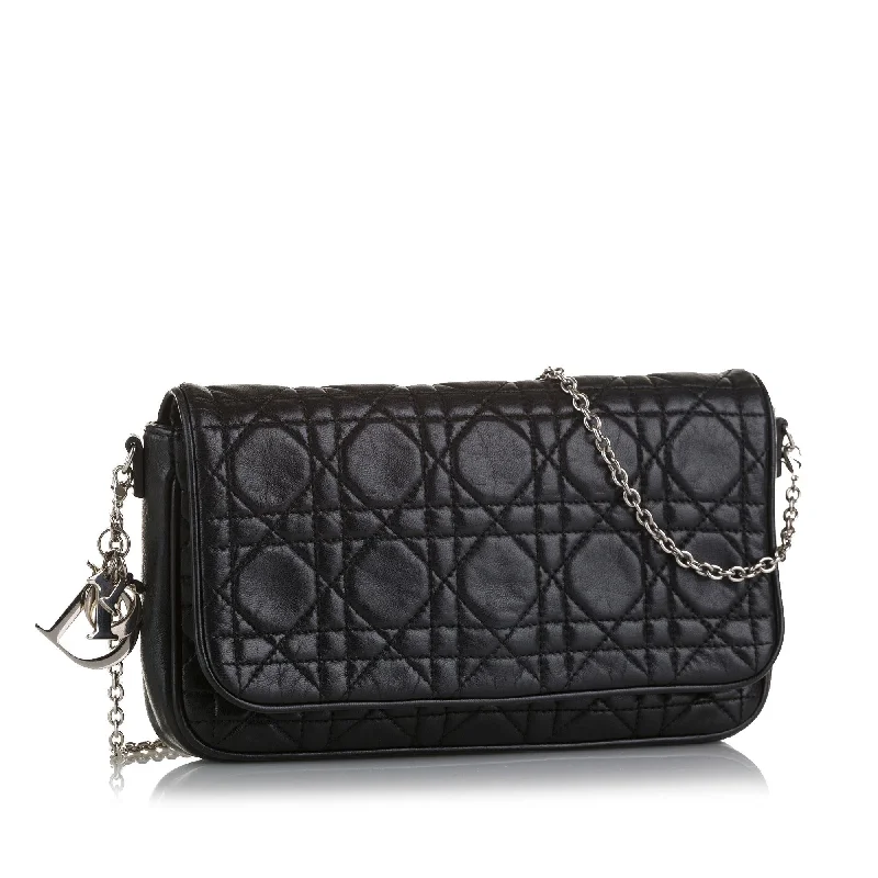 Christian Dior handbags with a removable shoulder strap for versatilityDior Cannage Wallet on Chain (cOZtHd)